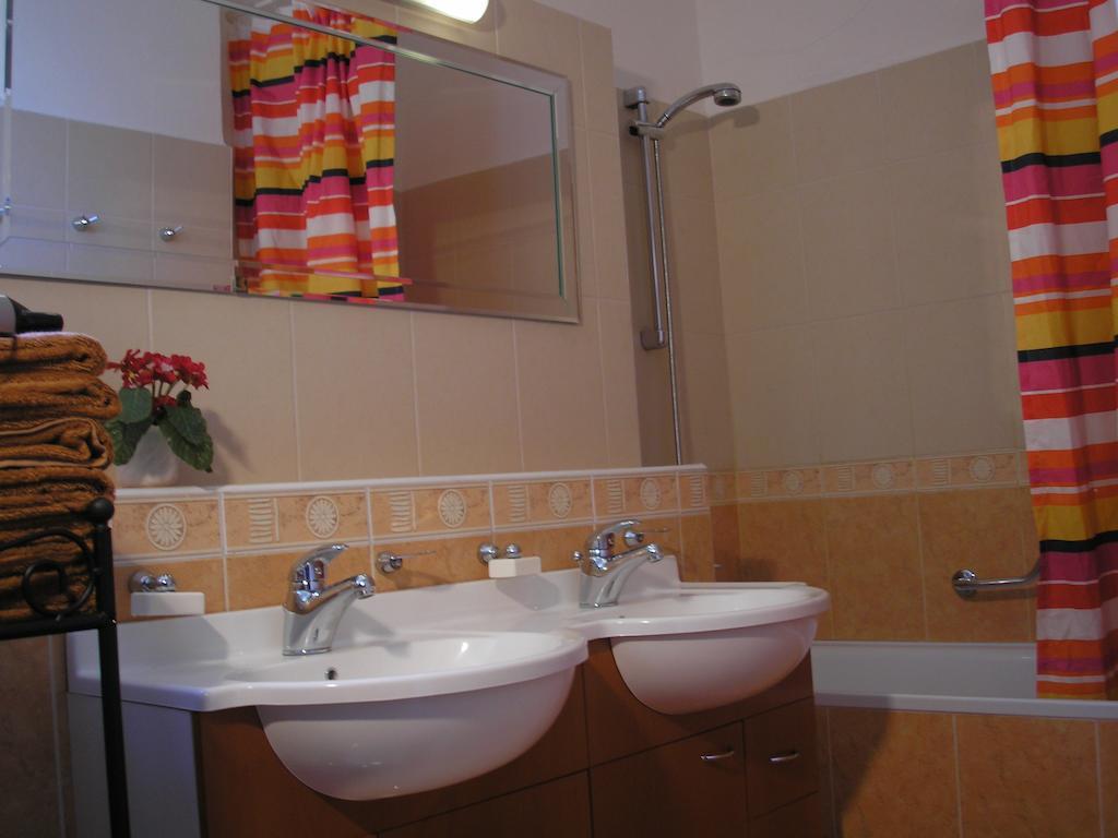 Apartment Accommodation Up To 17 Bratislava Kamer foto
