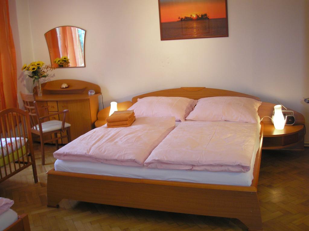 Apartment Accommodation Up To 17 Bratislava Kamer foto