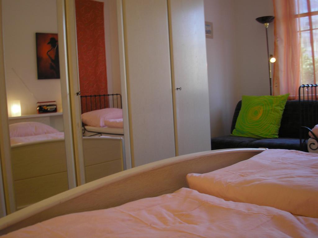 Apartment Accommodation Up To 17 Bratislava Buitenkant foto